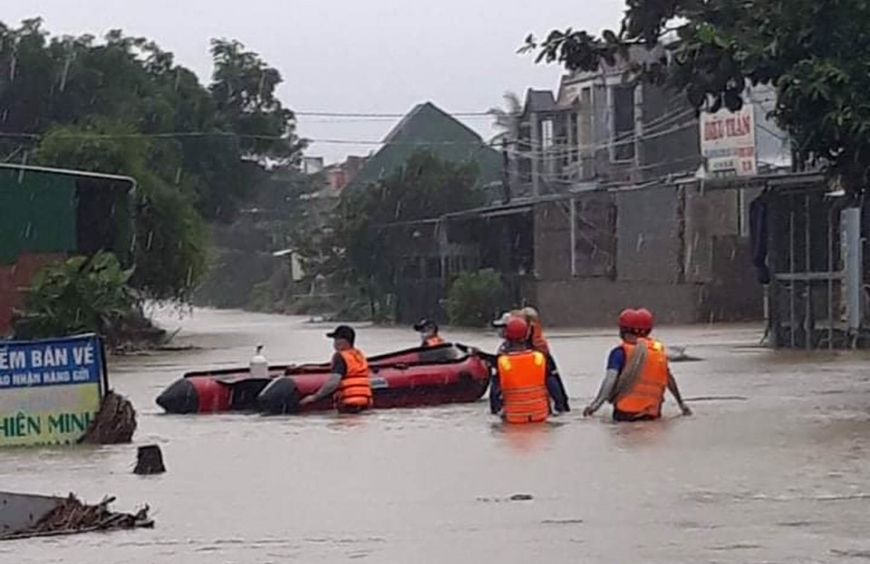 Bộ CHQS tỉnh Quảng Ngãi di dời trên 3.500 nhân khẩu đến nơi an toàn